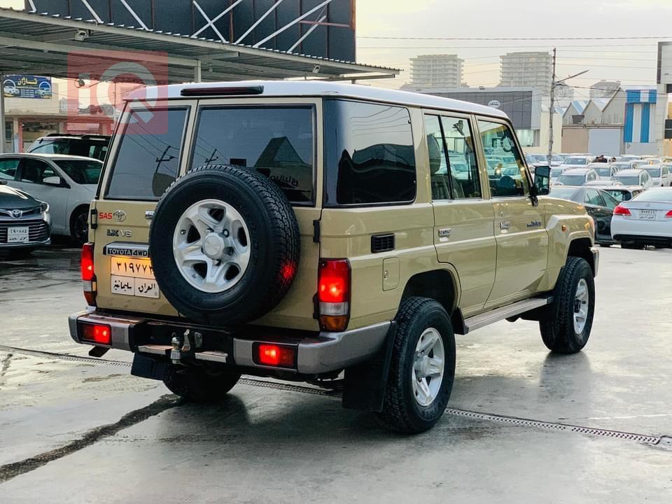 Toyota Land Cruiser 70